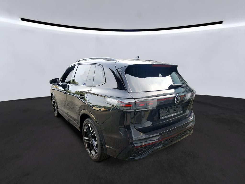 Volkswagen Tiguan 2024 г. Чёрный, пробег 38659 км