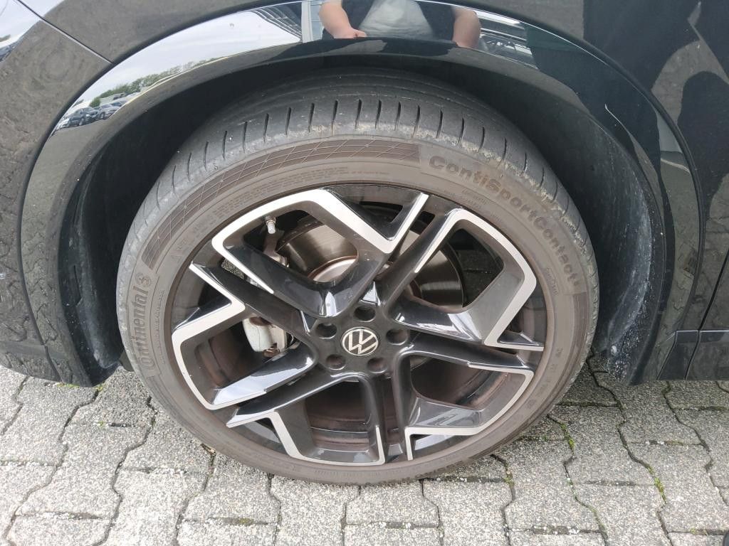 Volkswagen Tiguan 2024 г. Чёрный, пробег 38659 км