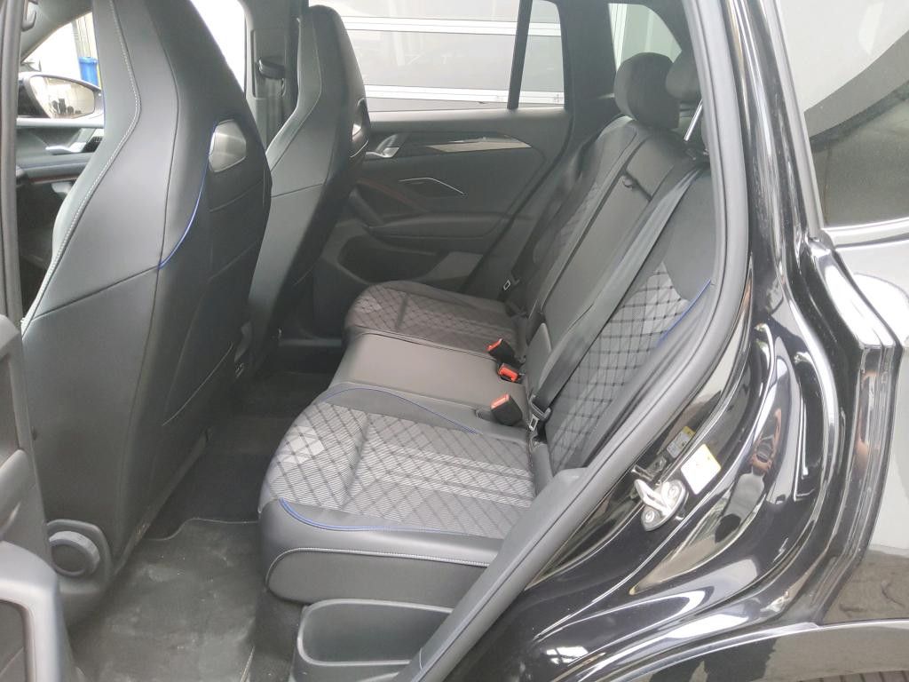 Volkswagen Tiguan 2024 г. Чёрный, пробег 38659 км