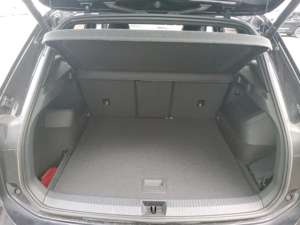 Volkswagen Tiguan 2024 г. Чёрный, пробег 38659 км