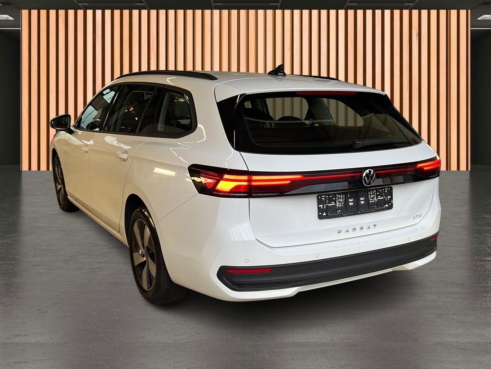 Volkswagen PASSAT VARIANT 2025 г. Белый, пробег 30712 км