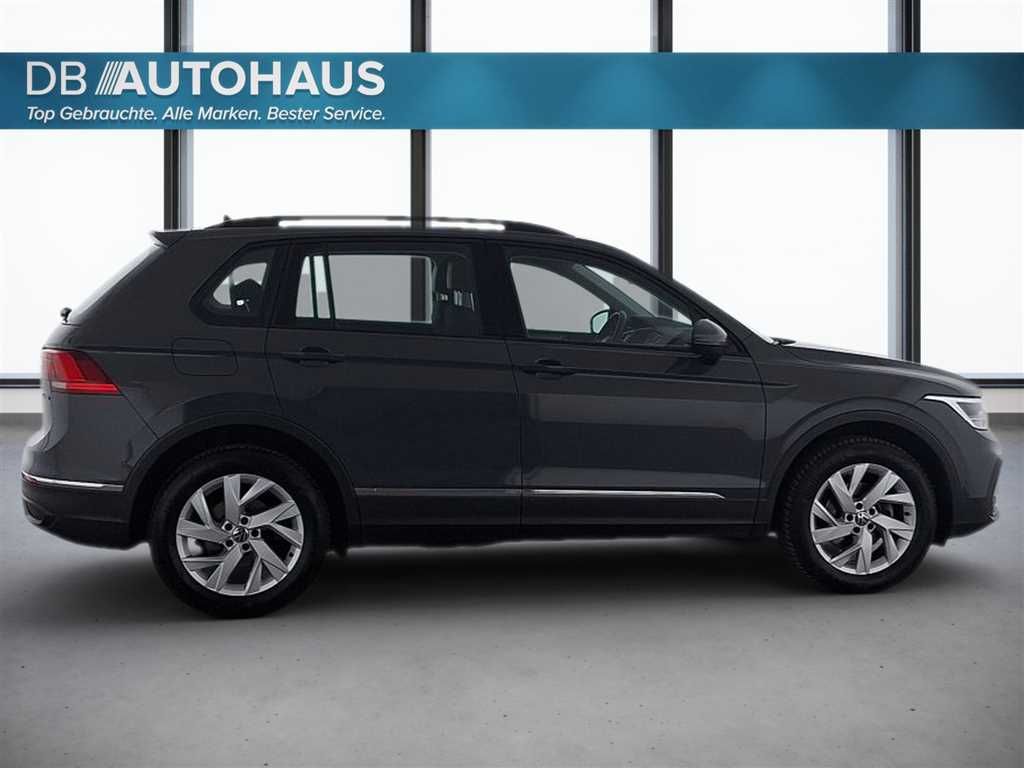 Volkswagen Tiguan 2024 г. Серый, пробег 55631 км