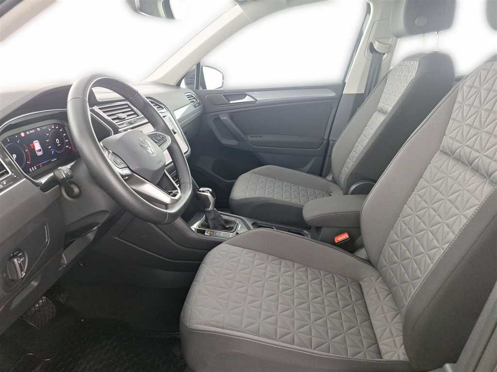 Volkswagen Tiguan 2024 г. Серый, пробег 55631 км