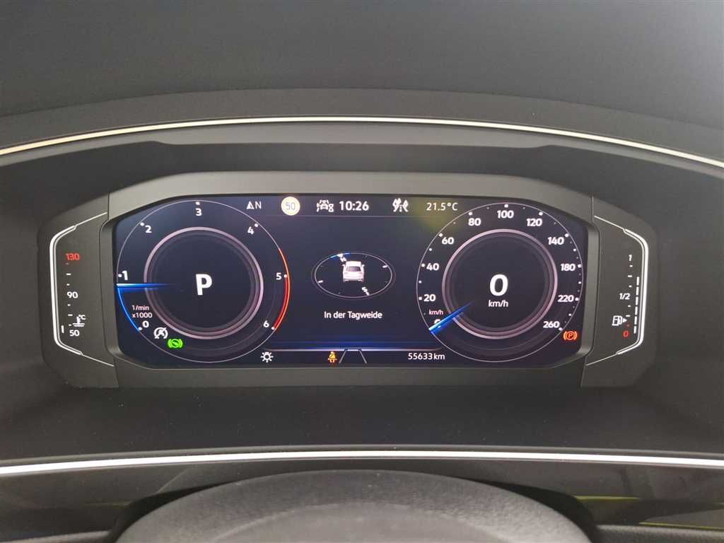 Volkswagen Tiguan 2024 г. Серый, пробег 55631 км