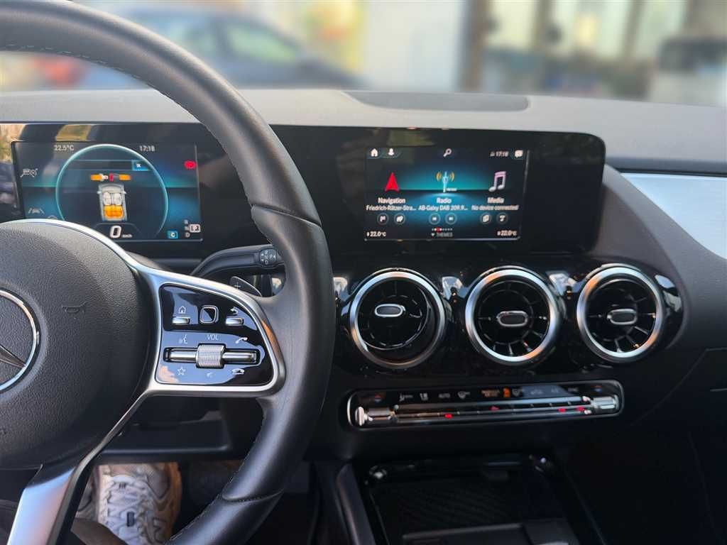 Mercedes-Benz GLA 250 2021 г. Серый, пробег 22428 км
