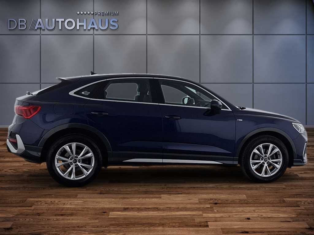 Audi Q3 2024 г. Синий, пробег 50564 км