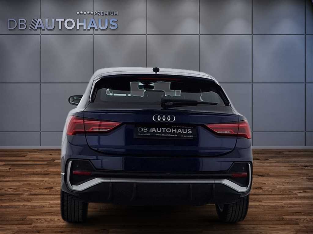 Audi Q3 2024 г. Синий, пробег 50564 км