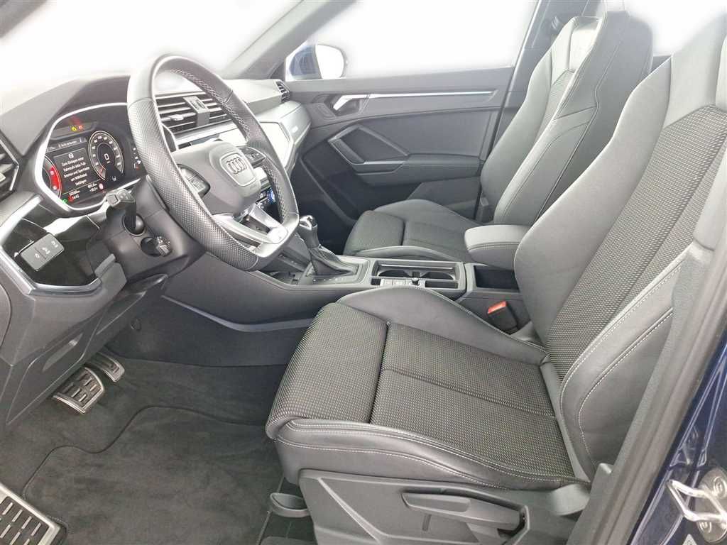 Audi Q3 2024 г. Синий, пробег 50564 км
