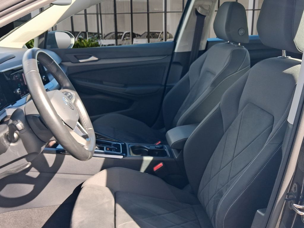 Volkswagen Golf 2024 г. Серый, пробег 24077 км