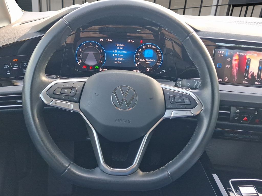 Volkswagen Golf 2024 г. Серый, пробег 24077 км