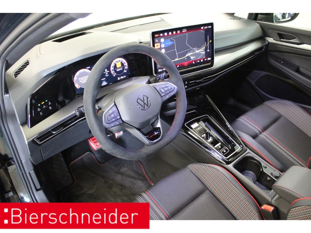 Volkswagen Golf 2026 г. Зелёный, пробег 100 км
