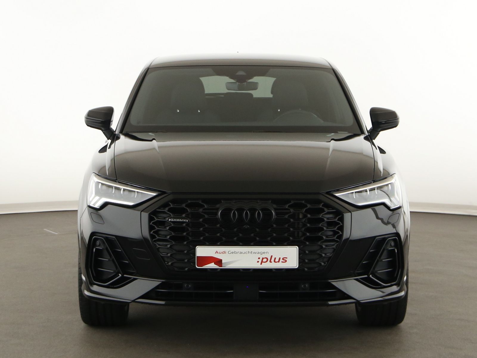 Audi Q3 2023 г. Чёрный, пробег 14210 км