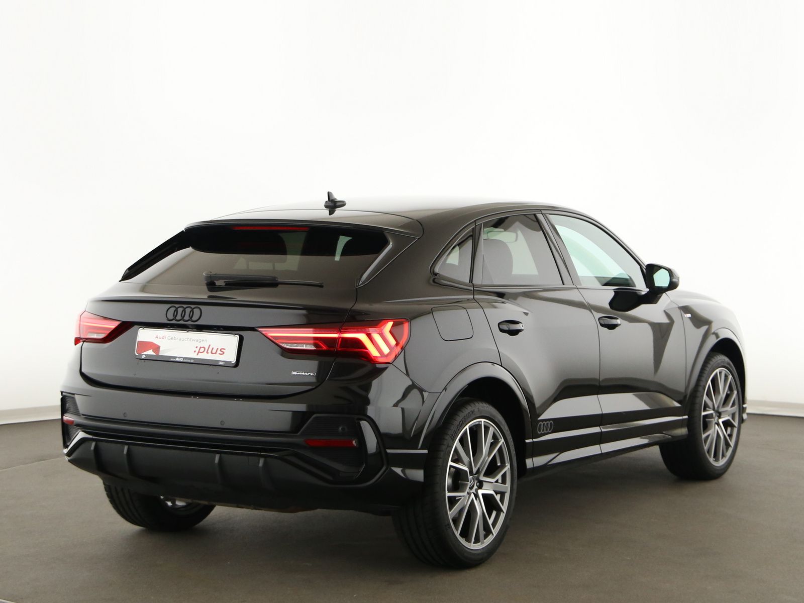 Audi Q3 2023 г. Чёрный, пробег 14210 км
