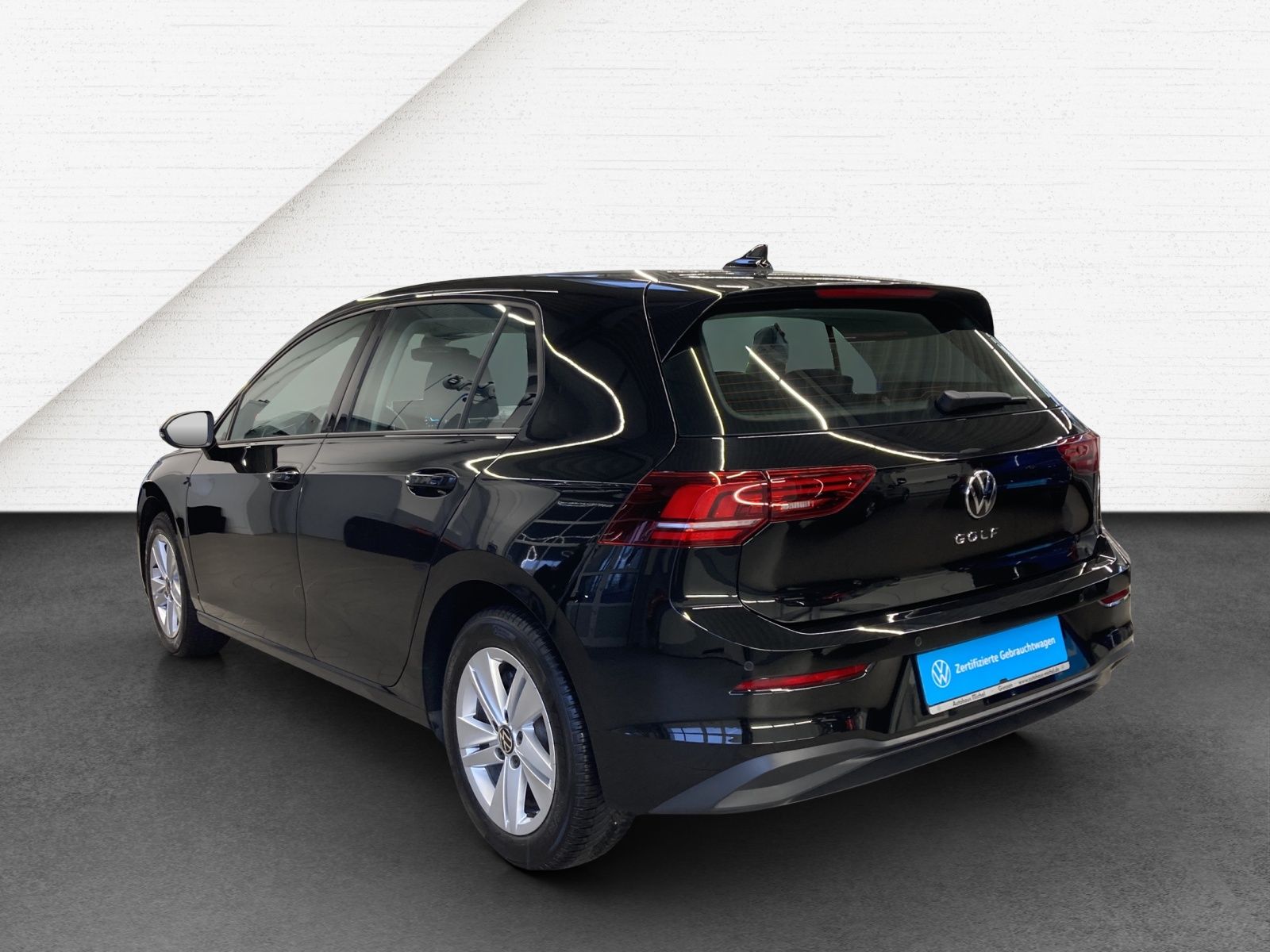 Volkswagen Golf 2024 г. Чёрный, пробег 38550 км
