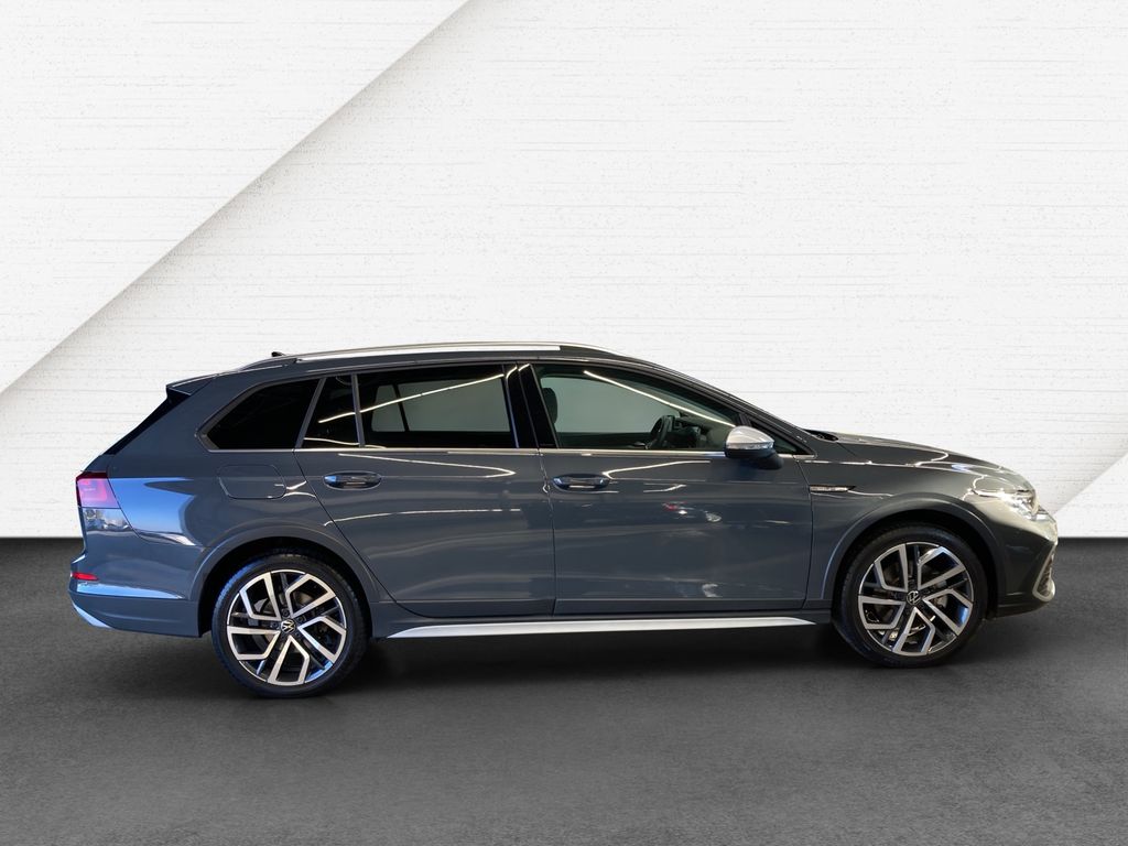 Volkswagen Golf 2023 г. Серый, пробег 54900 км