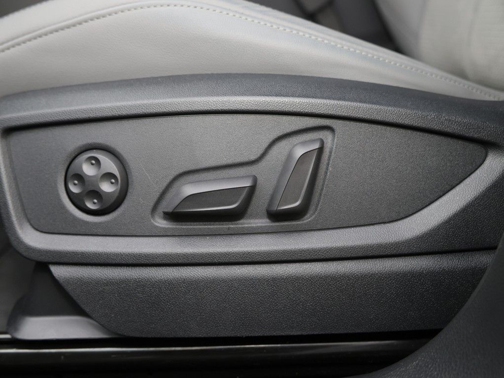Audi Q5 2024 г. Серый, пробег 31700 км