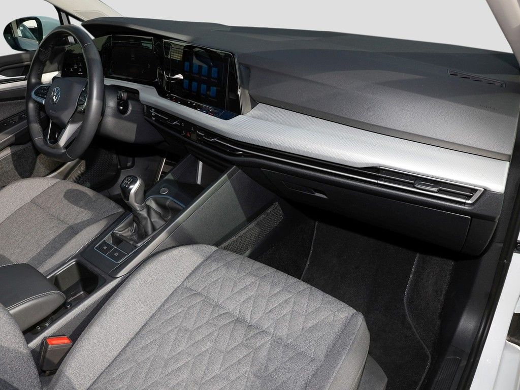 Volkswagen Golf 2024 г. Белый, пробег 27137 км