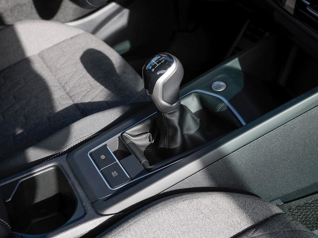 Volkswagen Golf 2024 г. Белый, пробег 27137 км