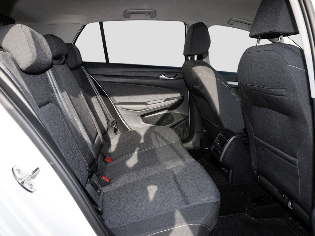 Volkswagen Golf 2024 г. Белый, пробег 27137 км