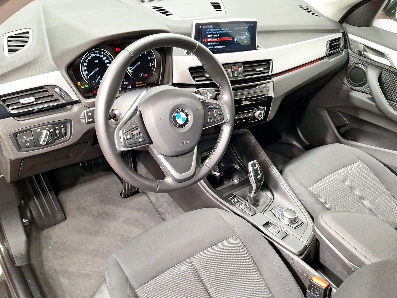 BMW X1 2022 г. Серебристый, пробег 48658 км