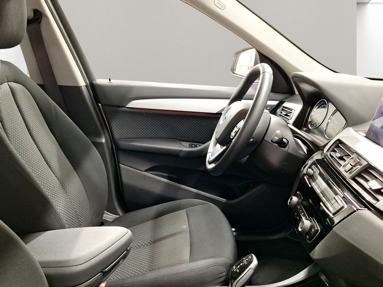 BMW X1 2022 г. Серебристый, пробег 48658 км