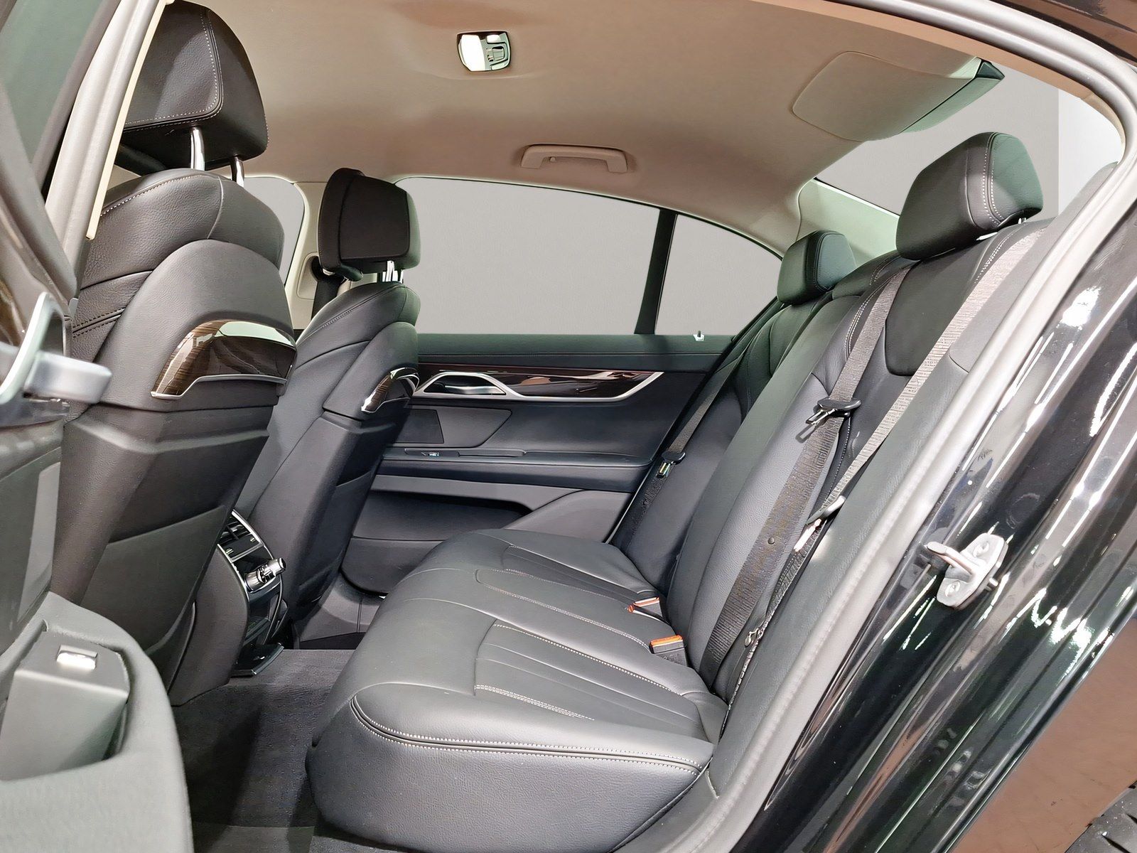 BMW 730 2022 г. Чёрный, пробег 35922 км