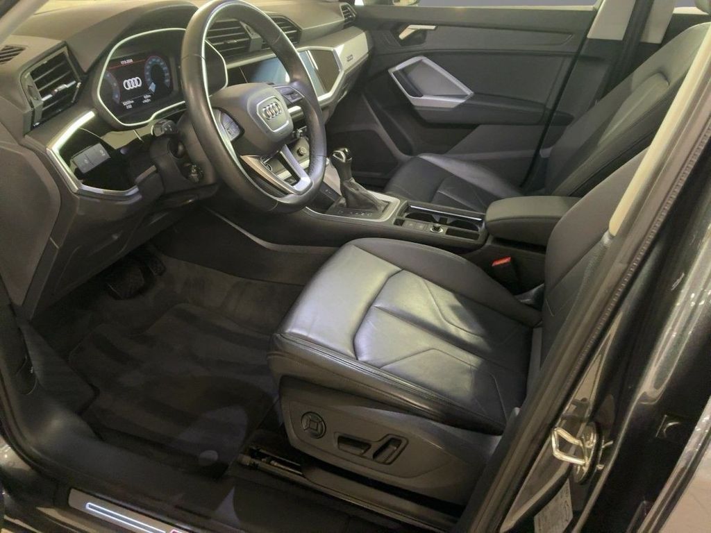 Audi Q3 2022 г. Серый, пробег 52326 км