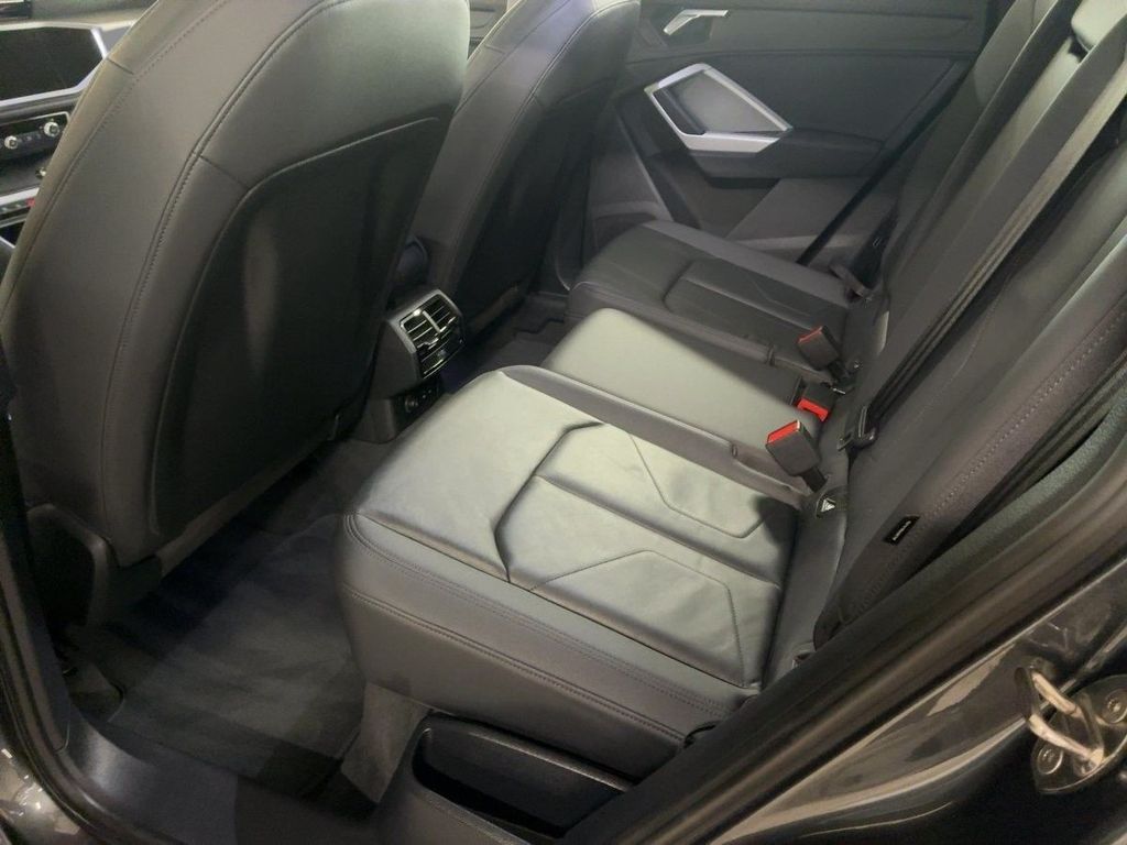 Audi Q3 2022 г. Серый, пробег 52326 км