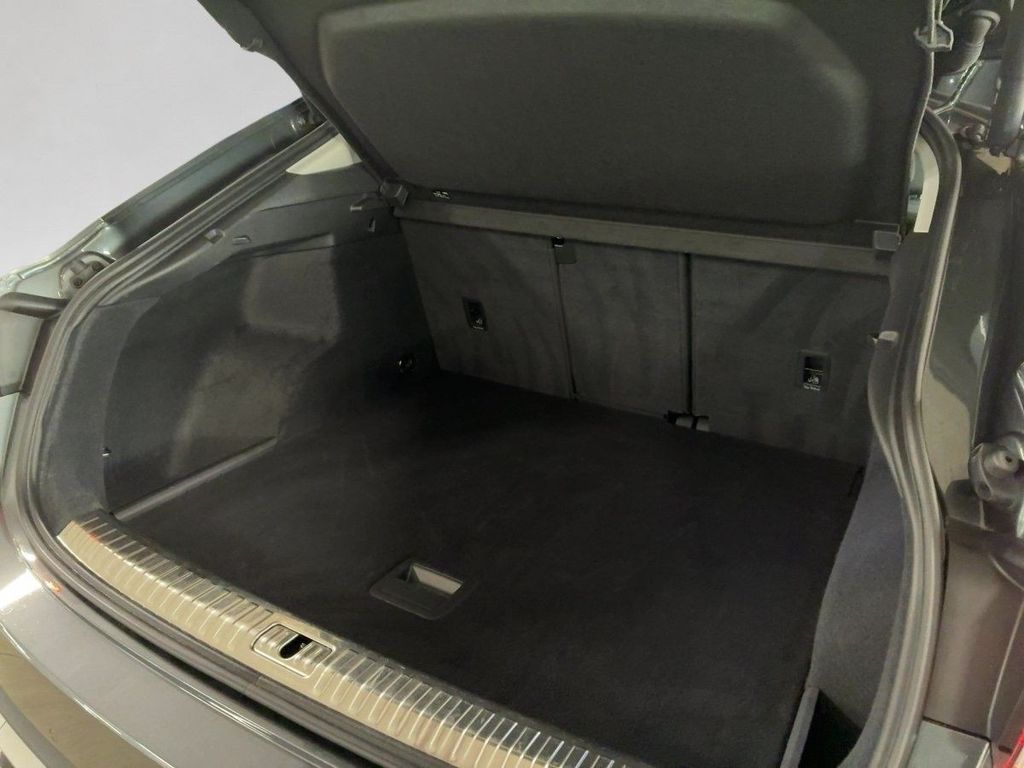Audi Q3 2022 г. Серый, пробег 52326 км