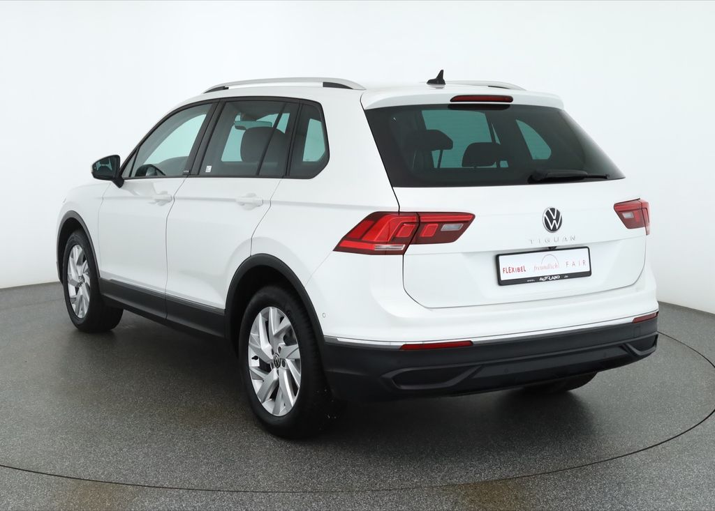 Volkswagen Tiguan 2022 г. Белый, пробег 53389 км