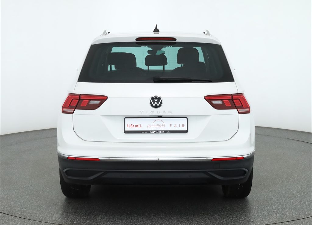 Volkswagen Tiguan 2022 г. Белый, пробег 53389 км