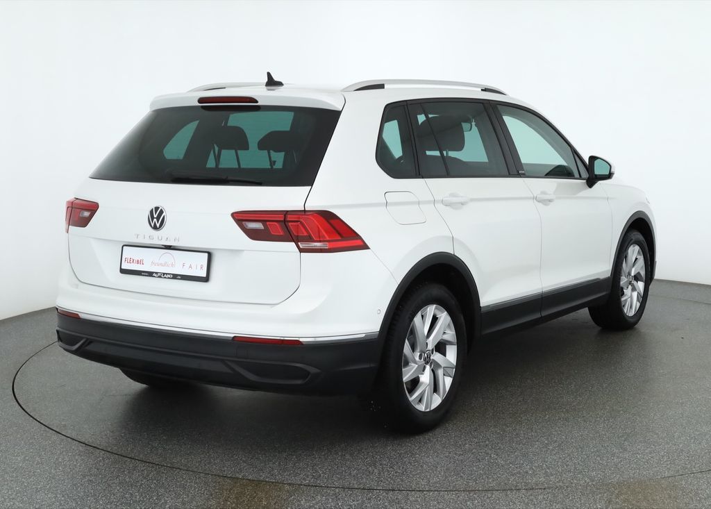 Volkswagen Tiguan 2022 г. Белый, пробег 53389 км
