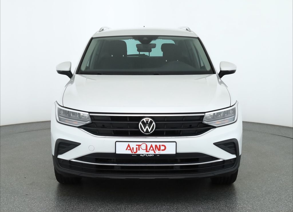 Volkswagen Tiguan 2022 г. Белый, пробег 53389 км