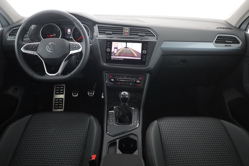 Volkswagen Tiguan 2022 г. Белый, пробег 53389 км