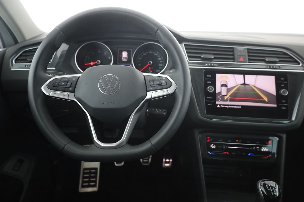 Volkswagen Tiguan 2022 г. Белый, пробег 53389 км