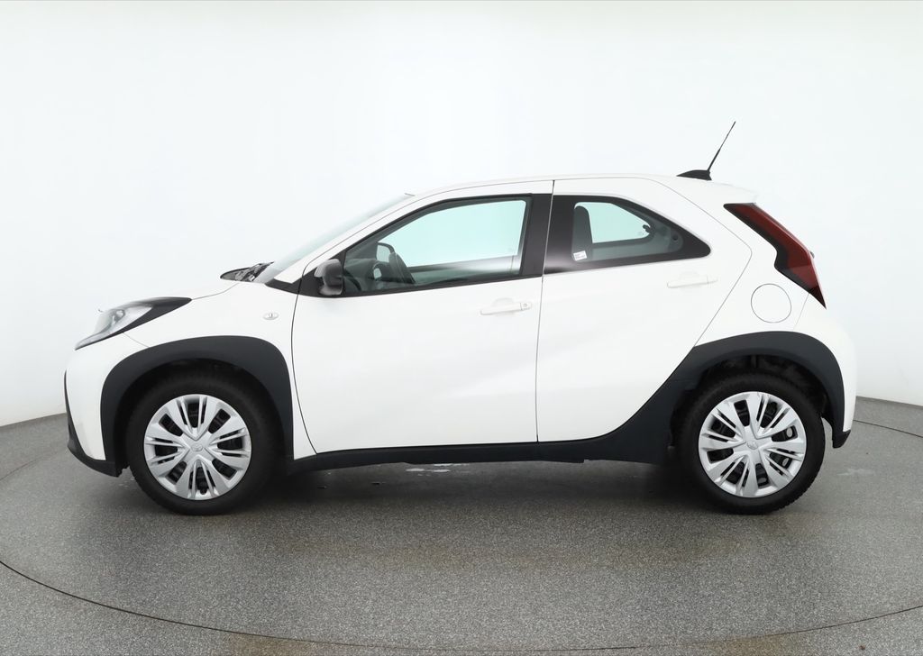 Toyota AYGO (X) 2023 г. Белый, пробег 46508 км
