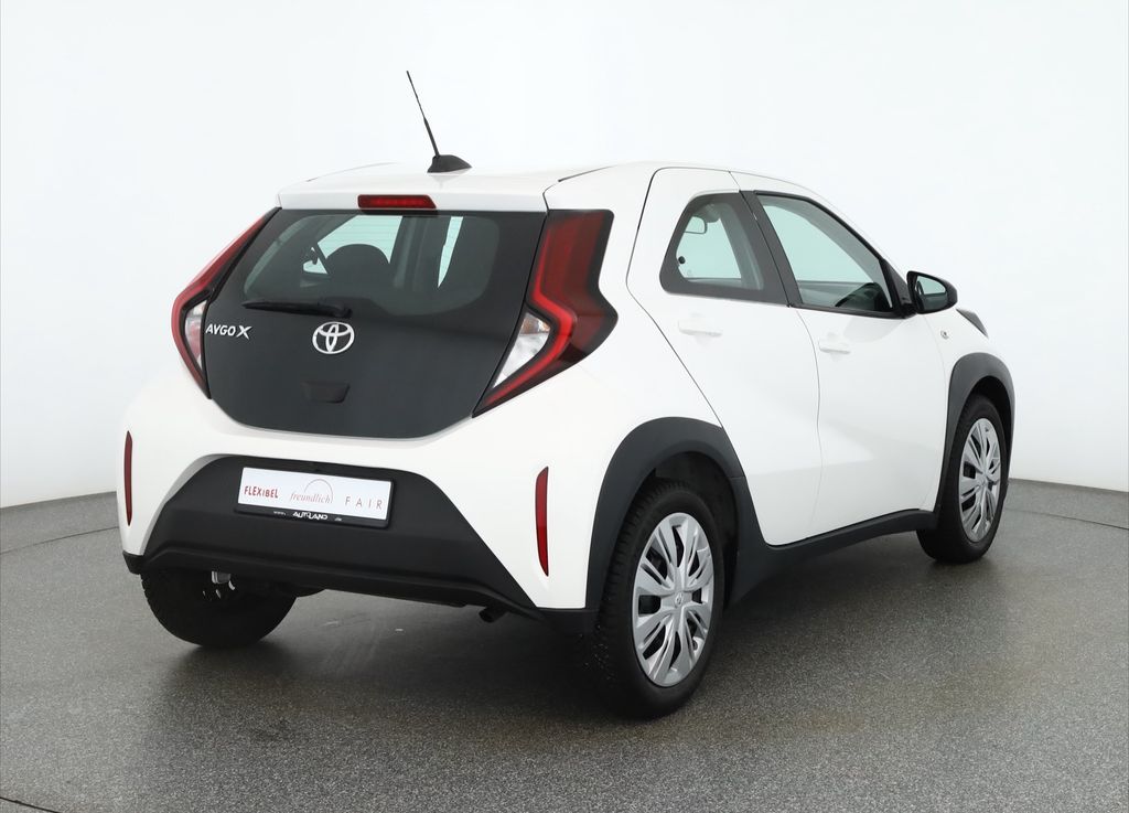 Toyota AYGO (X) 2023 г. Белый, пробег 46508 км
