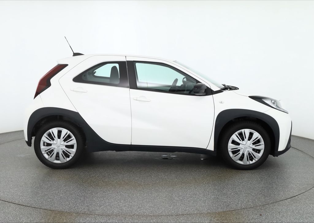 Toyota AYGO (X) 2023 г. Белый, пробег 46508 км