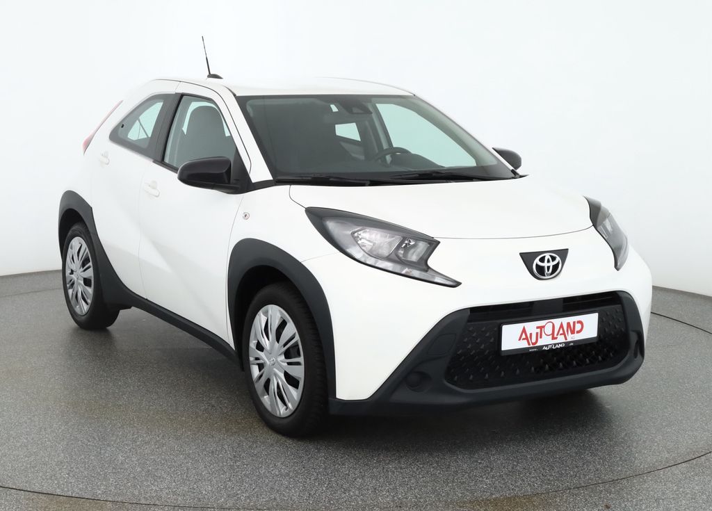 Toyota AYGO (X) 2023 г. Белый, пробег 46508 км