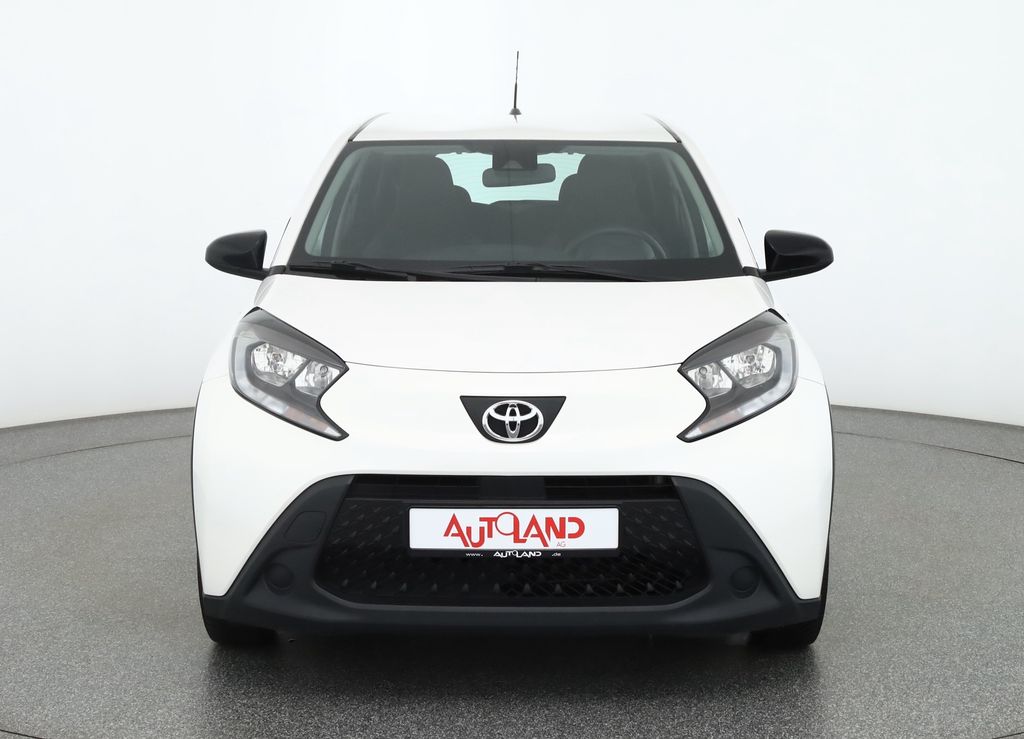 Toyota AYGO (X) 2023 г. Белый, пробег 46508 км