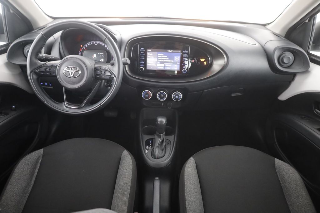 Toyota AYGO (X) 2023 г. Белый, пробег 46508 км