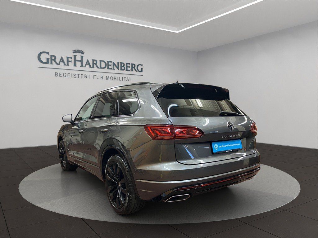 Volkswagen Touareg 2023 г. Серый, пробег 44400 км