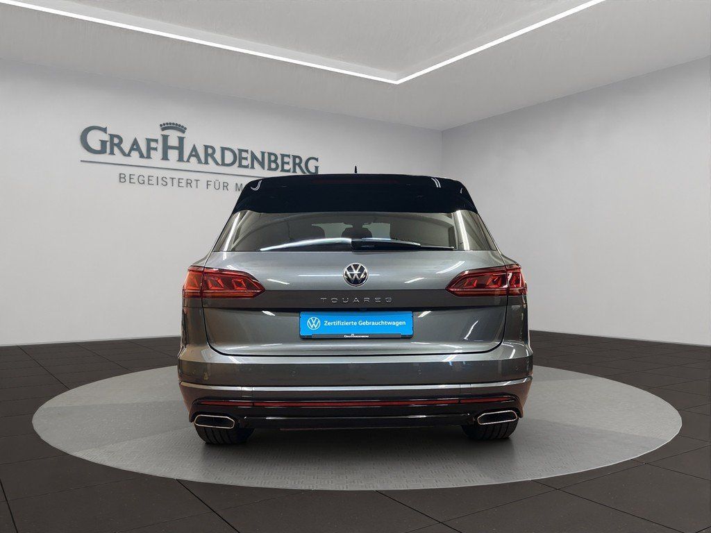 Volkswagen Touareg 2023 г. Серый, пробег 44400 км