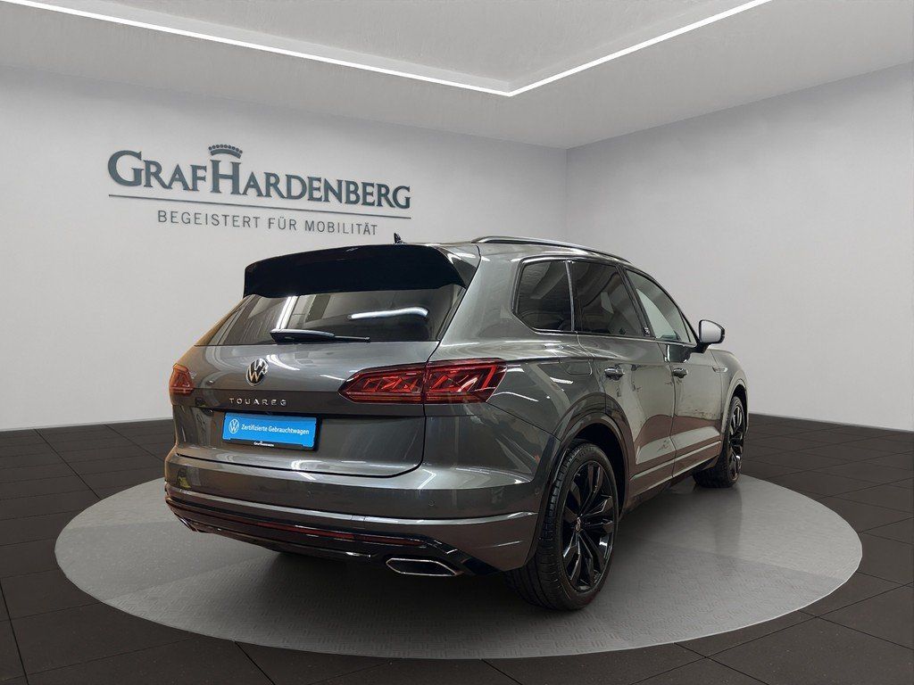 Volkswagen Touareg 2023 г. Серый, пробег 44400 км