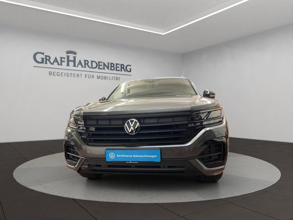 Volkswagen Touareg 2023 г. Серый, пробег 44400 км