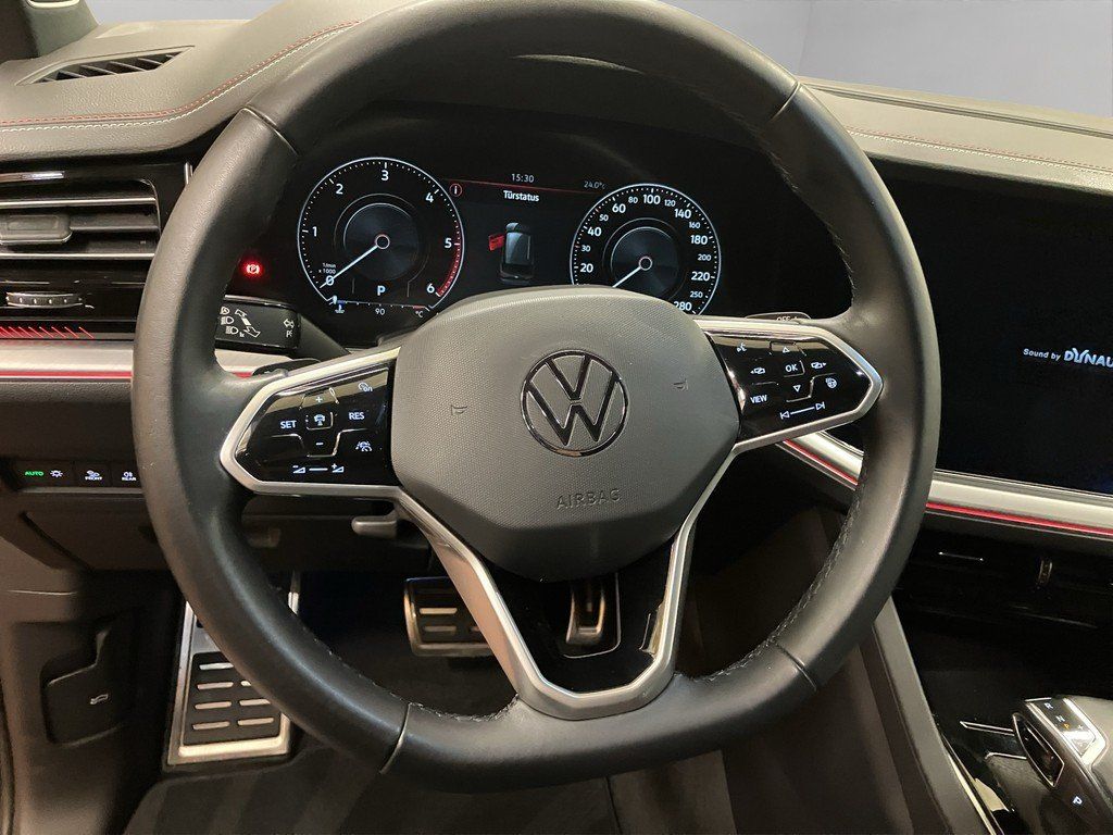 Volkswagen Touareg 2023 г. Серый, пробег 44400 км