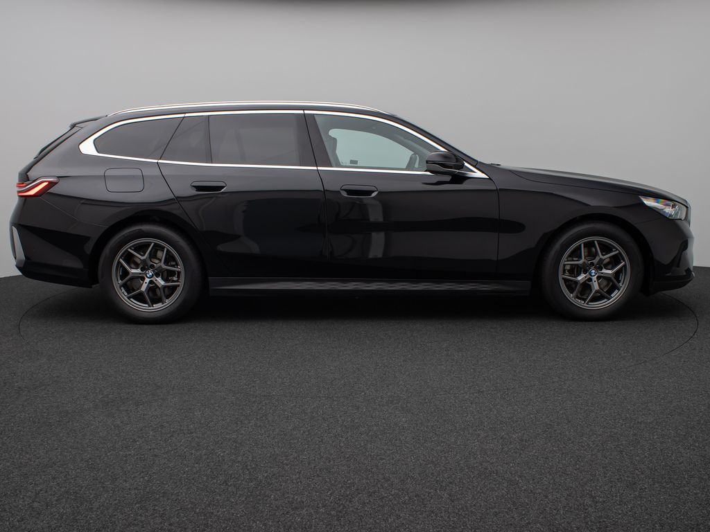 BMW 520 2025 г. Чёрный, пробег 18857 км