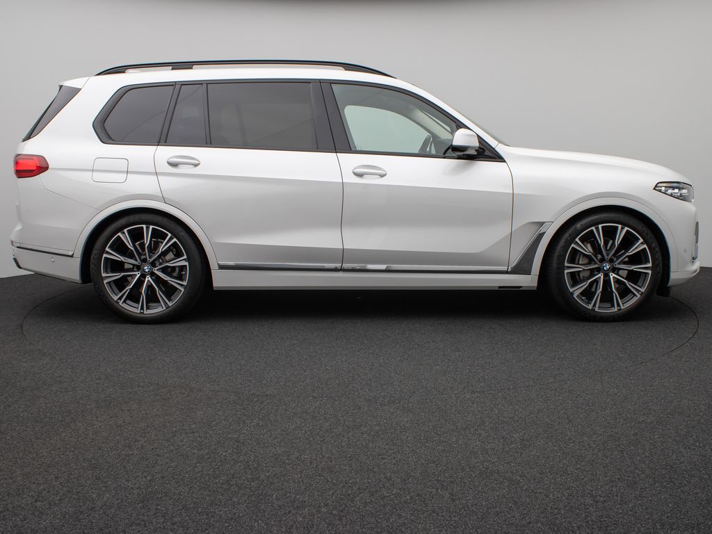 BMW X7 2022 г. Белый, пробег 59124 км