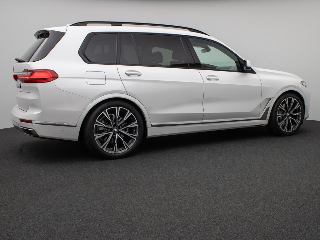 BMW X7 2022 г. Белый, пробег 59124 км