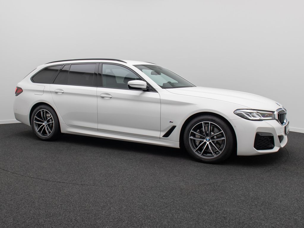 BMW 530 2023 г. Белый, пробег 42416 км